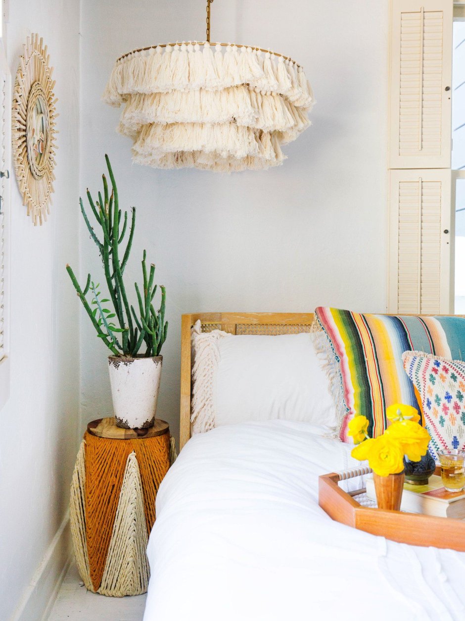 Люстра в интерьере бохо