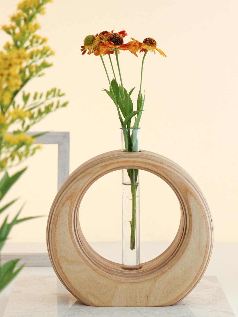 Деревянная ваза для цветов
