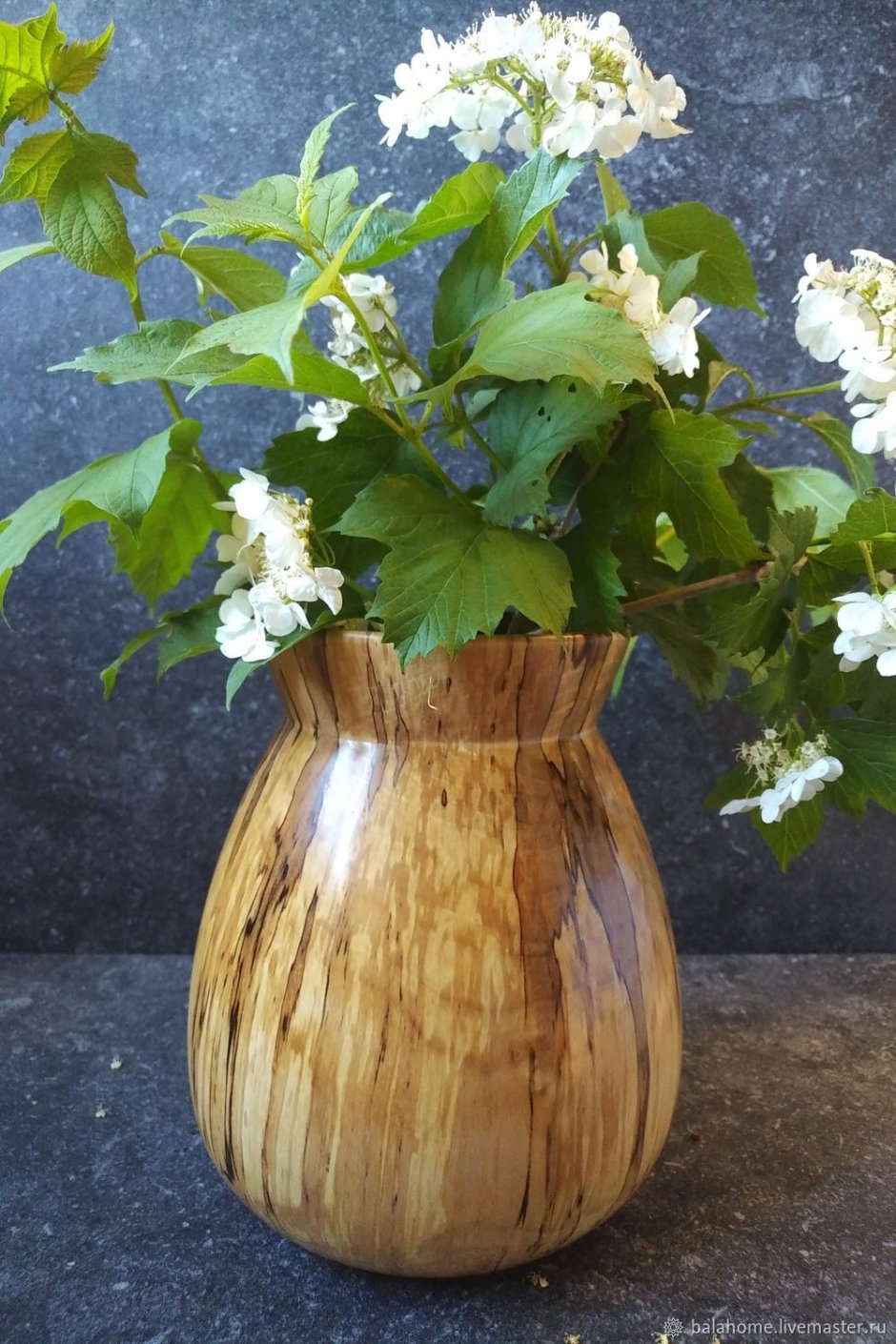 Деревянная ваза для цветов