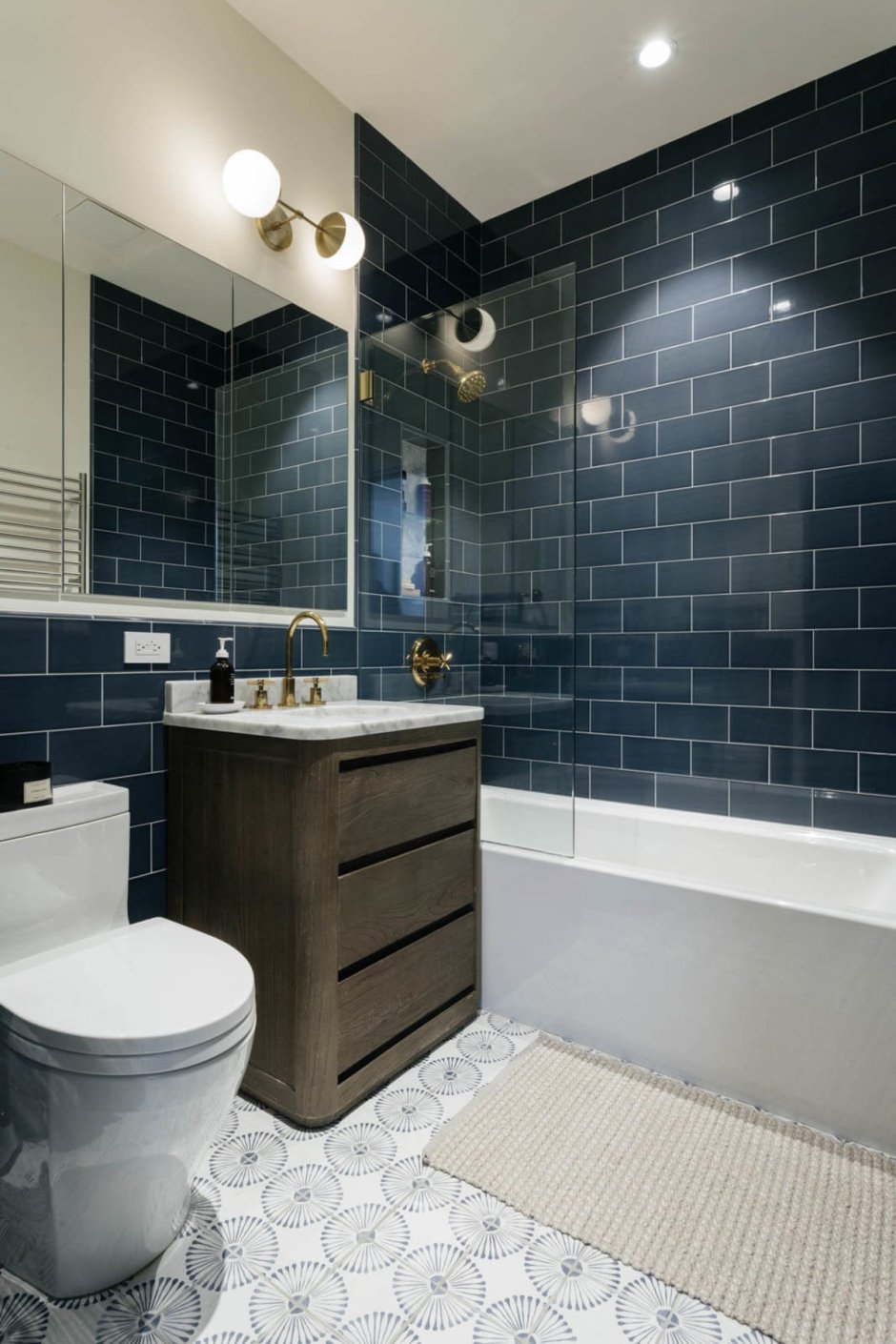 Плитка только возле ванной