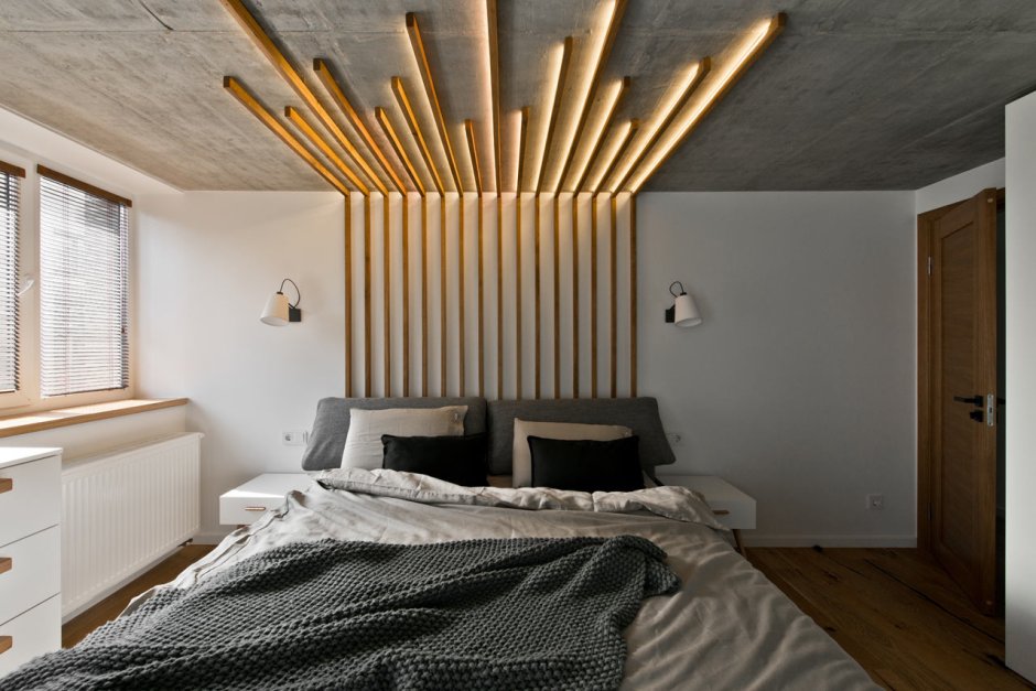 Деревянные рейки в спальне