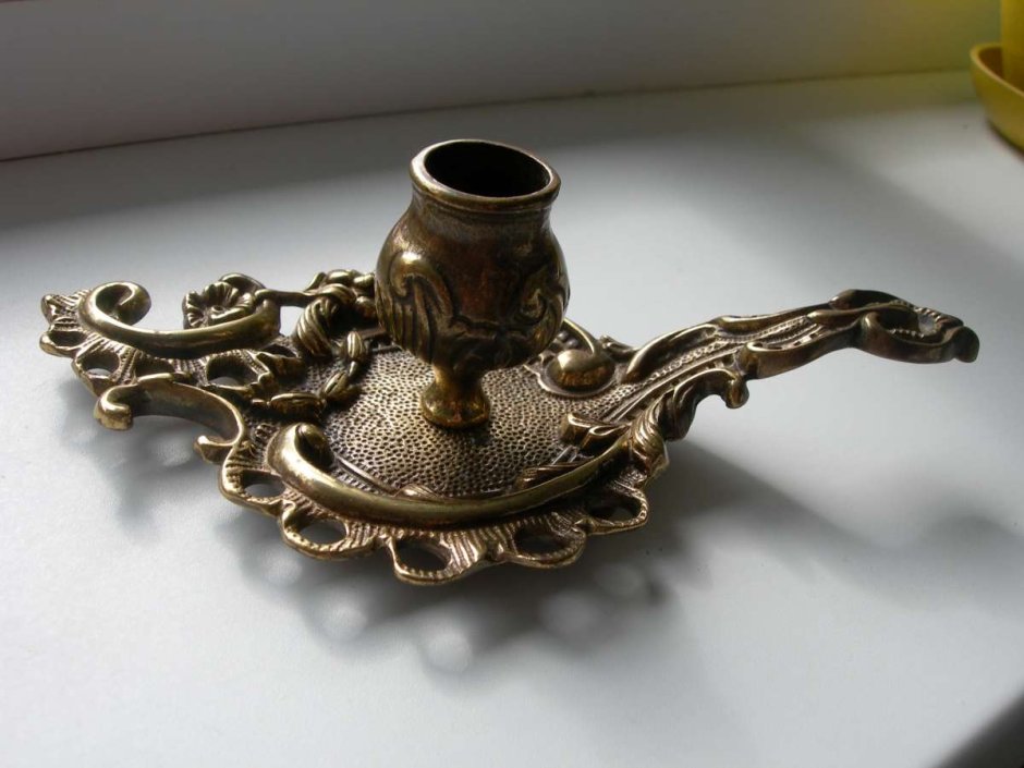 Подсвечник металлический с ручкой