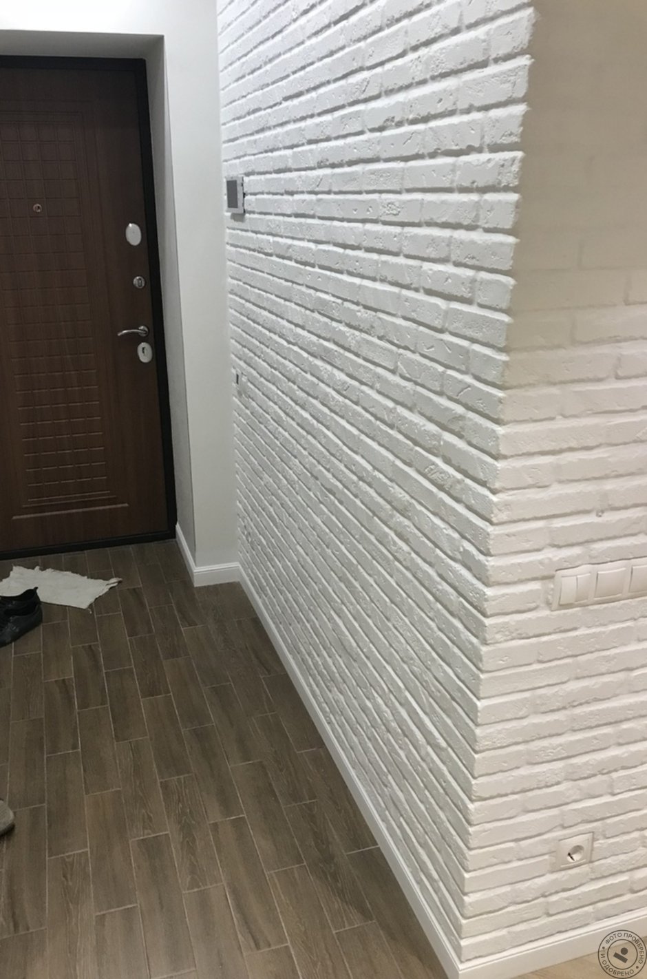 Плинтус на декоративный кирпич