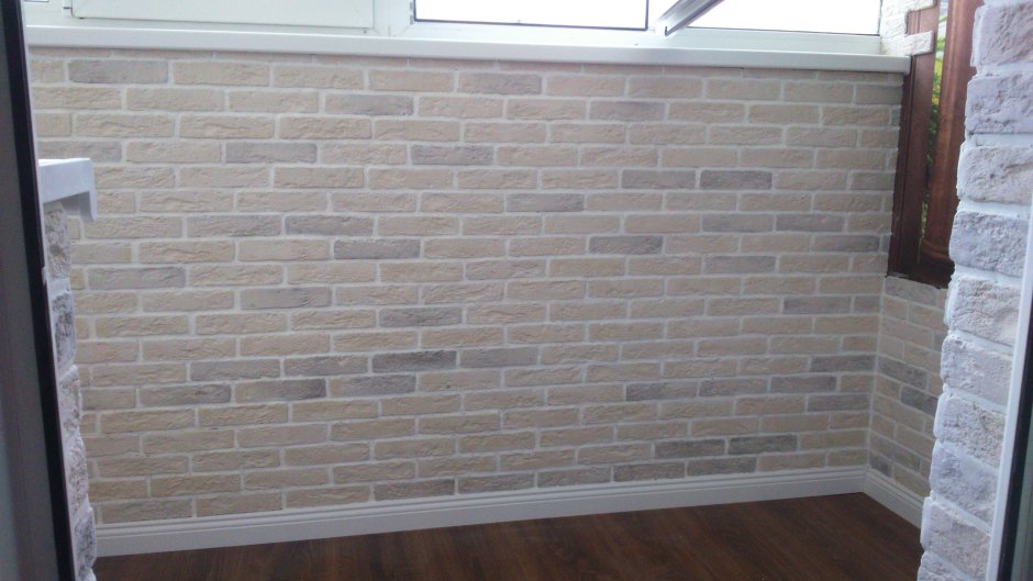 Декоративный камень и плинтус