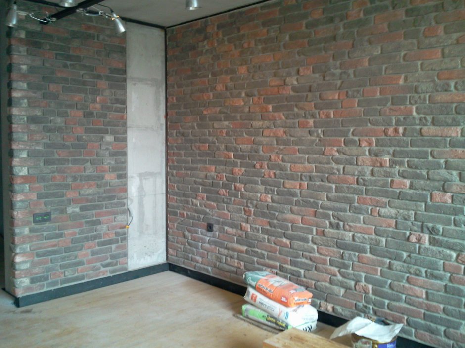 Плинтус на декоративный кирпич