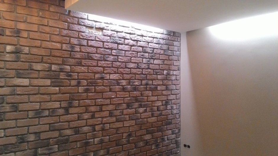 Декоративный кирпич и плинтус