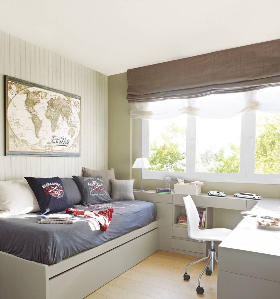 Уютная спальня с диваном