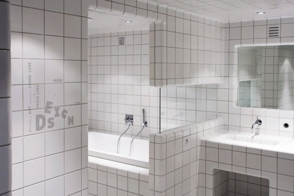 Белая плитка в ванной