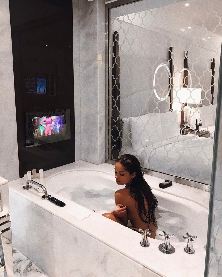 Фотосессия в ванной комнате