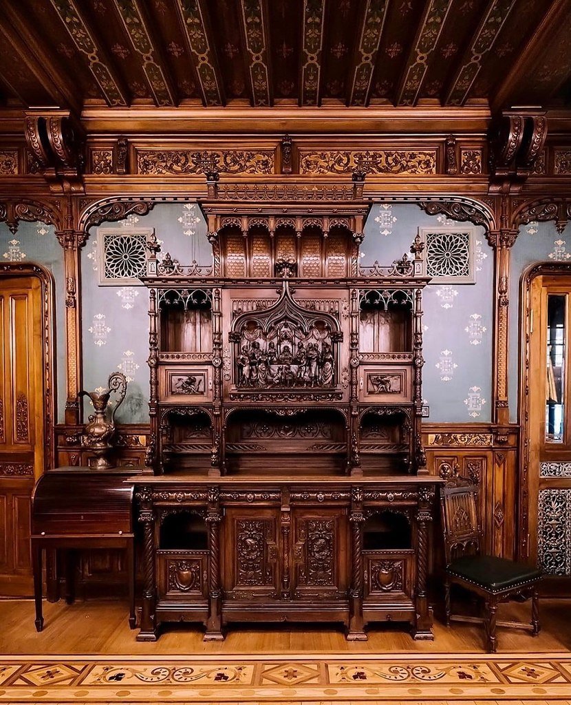 Дворец Купцов Елисеевых