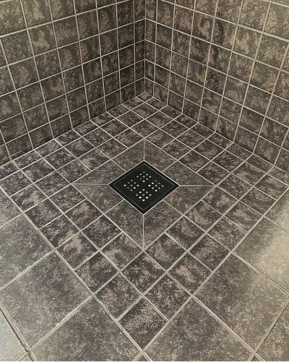 Полукруглый поддон из мозаики