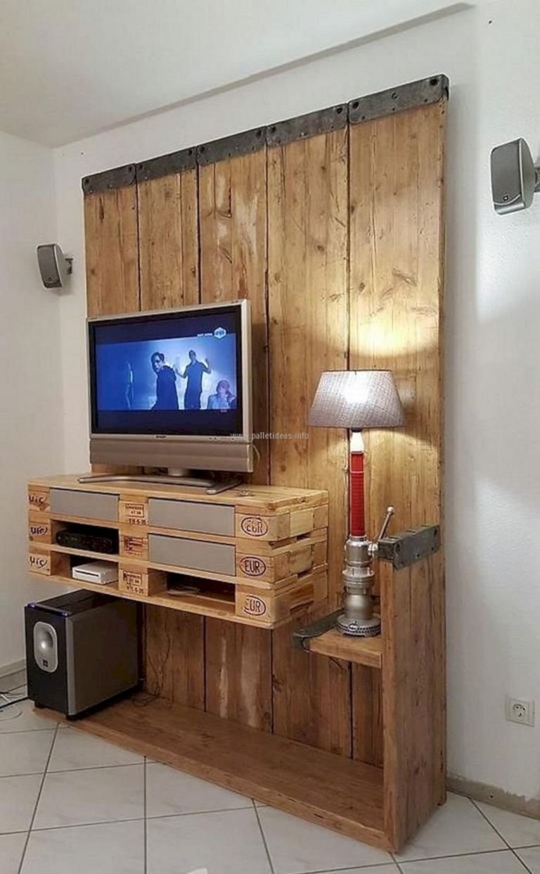 Тумба под телевизор из поддонов