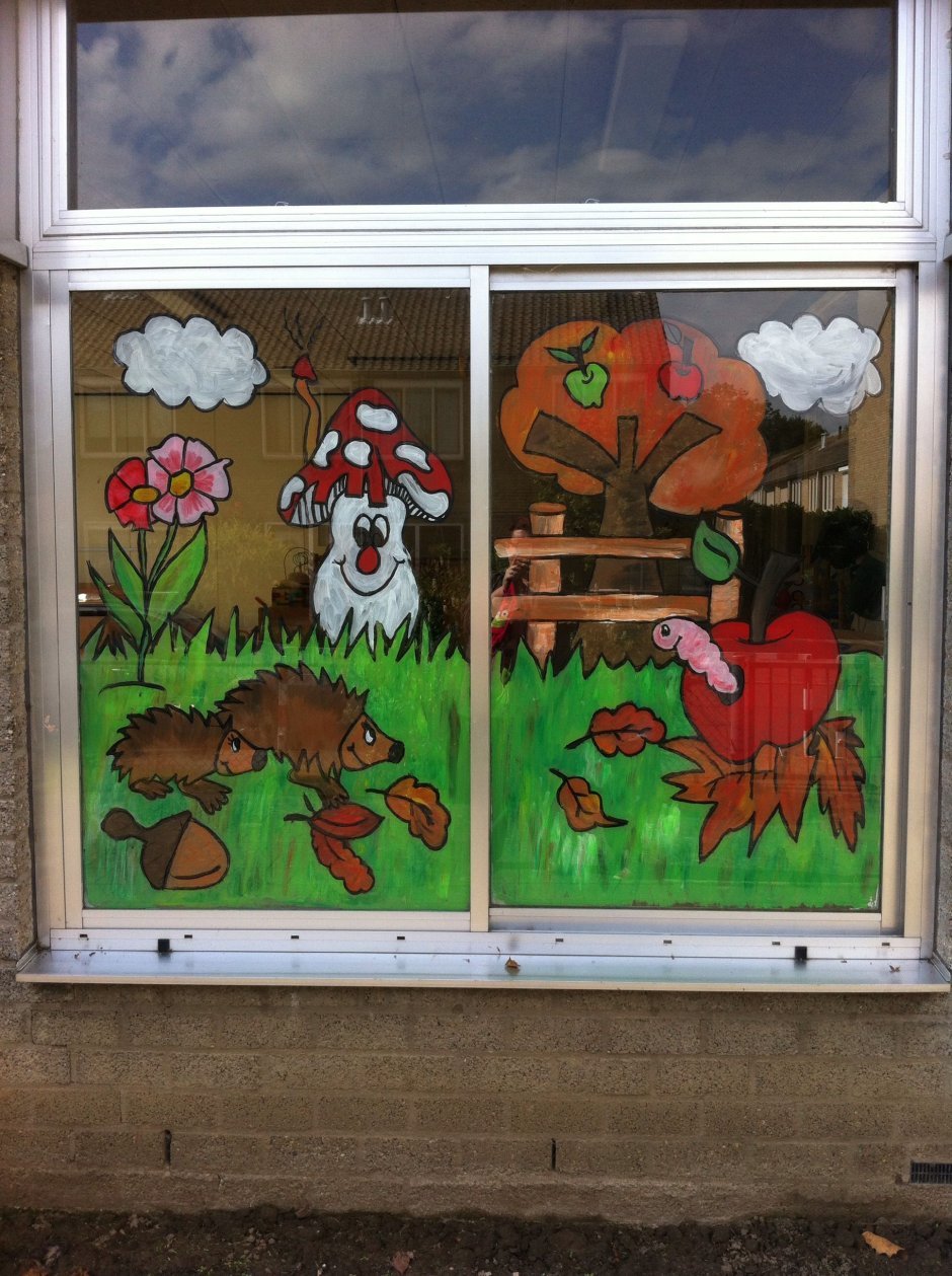 Осеннее украшение окон в детском саду