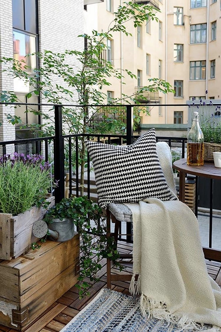 Украсить открытый балкон