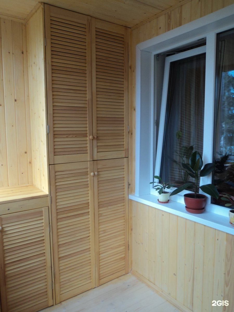 Крашеная вагонка на балконе