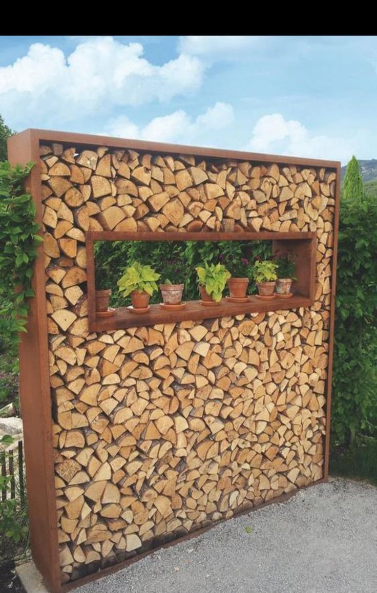 Забор из поленьев