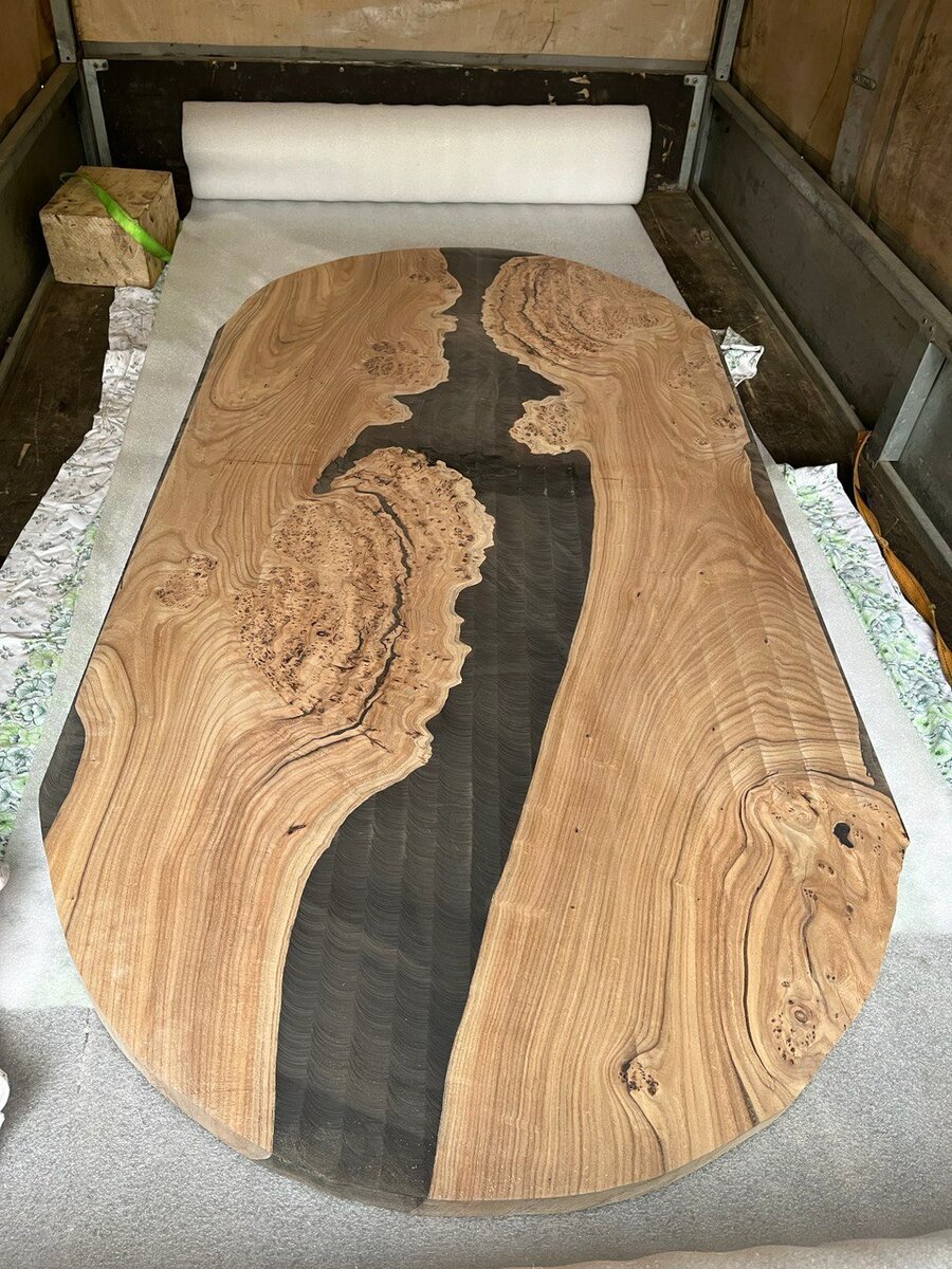 Стол река из эпоксидной смолы