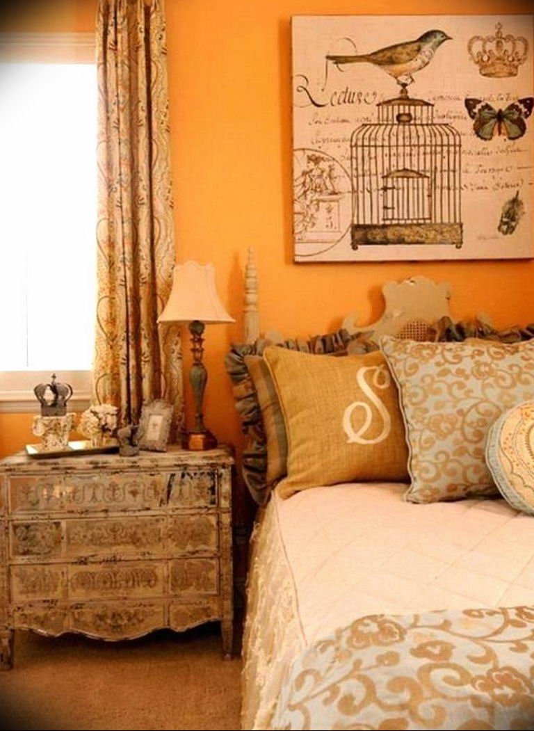 Оранжевый цвет в спальне