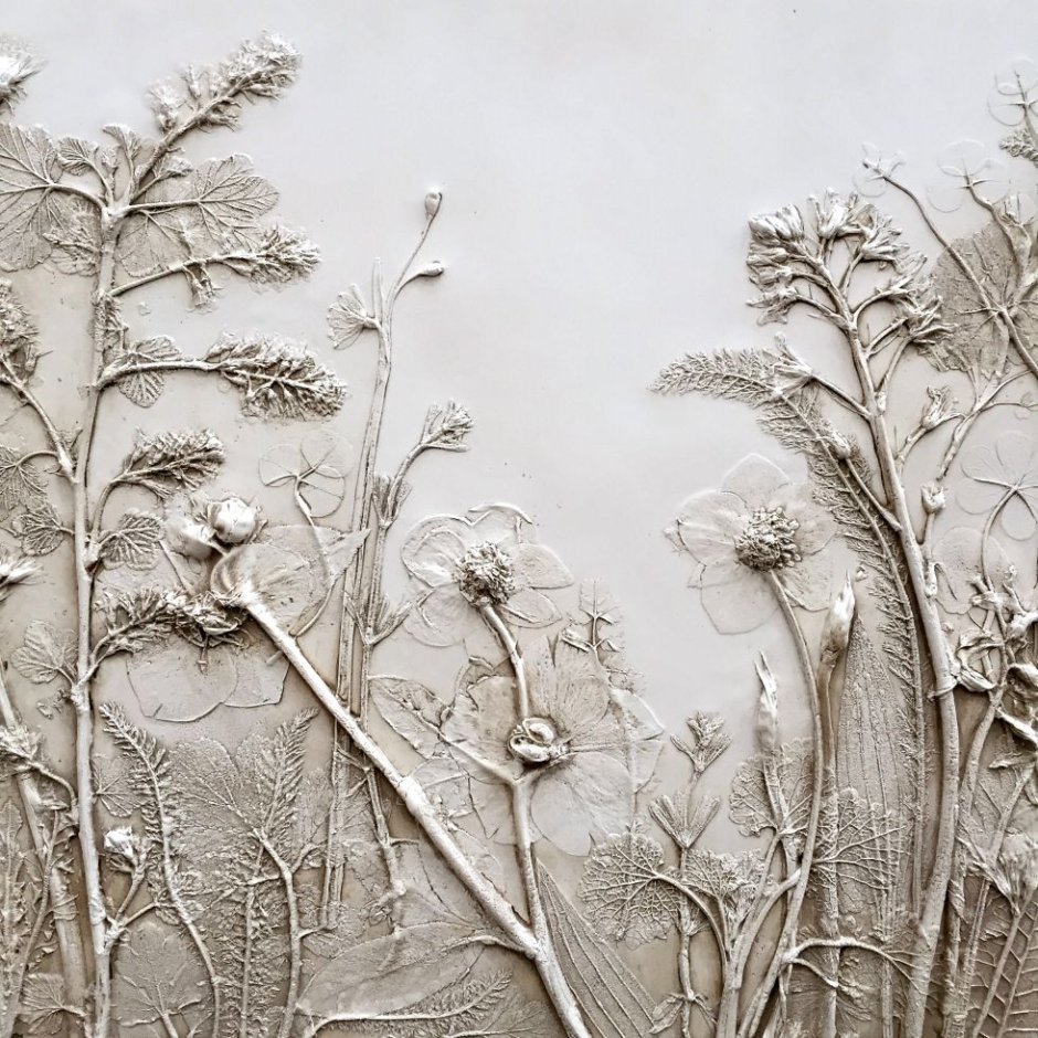 Ботанический барельеф из глины