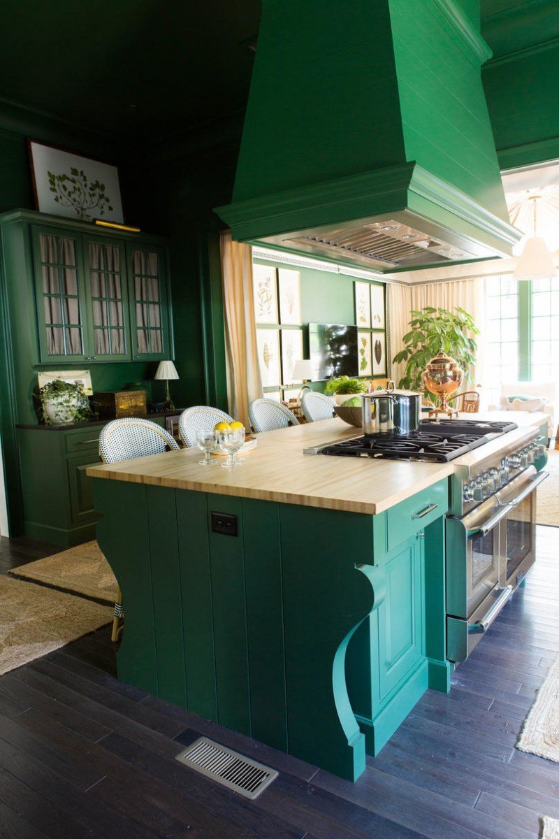 Кухни Неоклассика фисташкового цвета