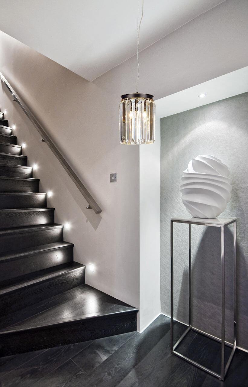 Светильник в лестничный пролет