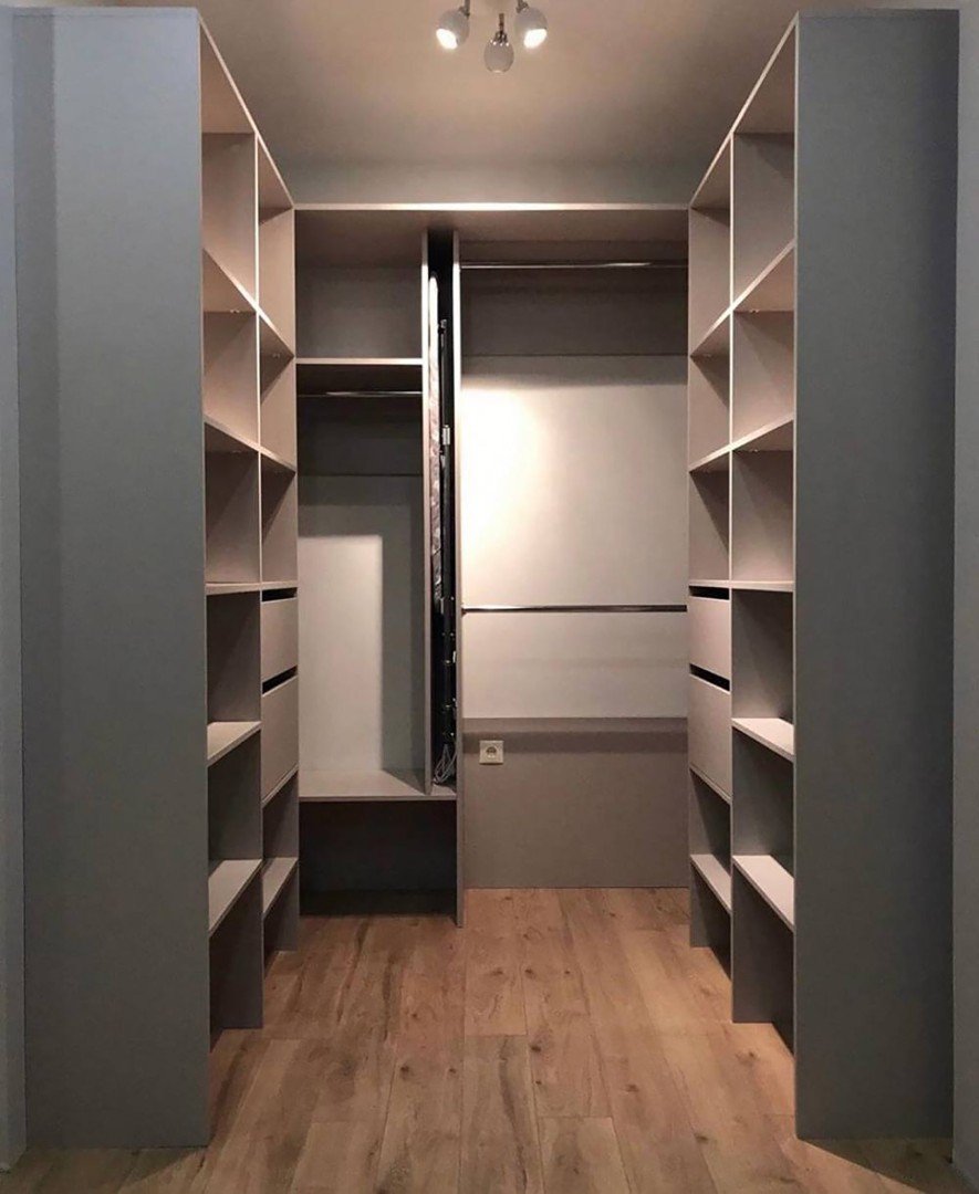 Современная гардеробная в прихожей