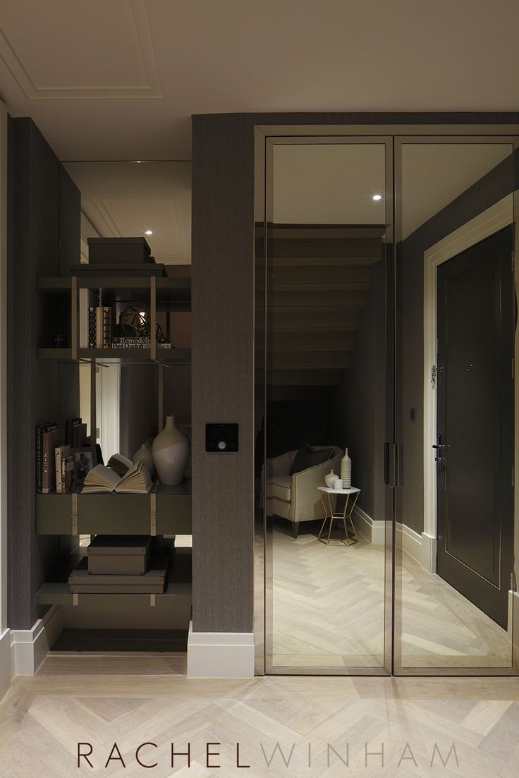 Кладовка в прихожей