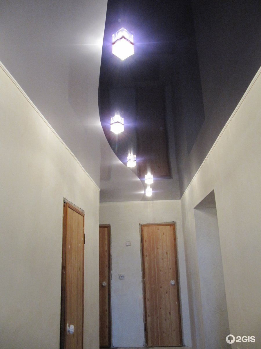 Потолок в узком коридоре