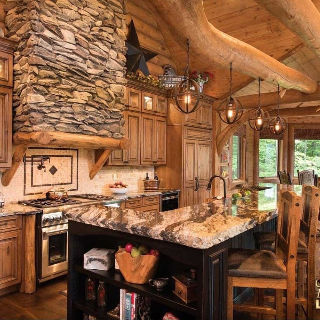 Фартук в деревянном доме. Кухня в деревянном доме. Кухня в рустикальном стиле. Кухня в стиле рустик. Кухня в бревенчатом доме.