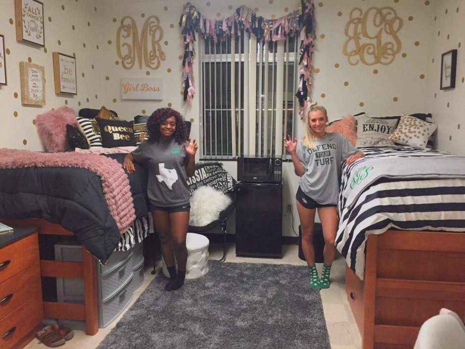 Женская спальня в общаге