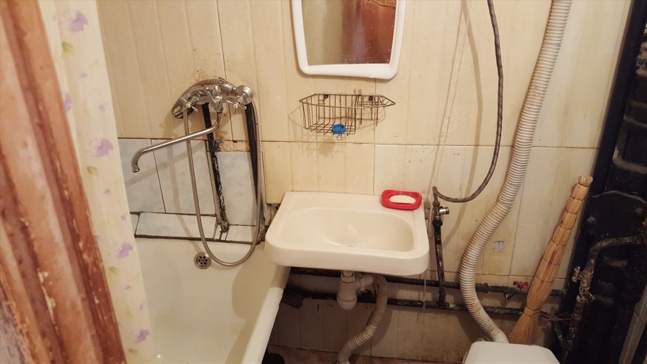 Девушки на кухне в общежитии