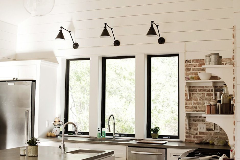 Черные рамы для окон в интерьере