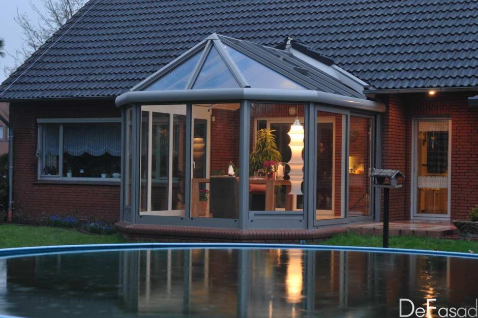 Крытый сад с бассейном