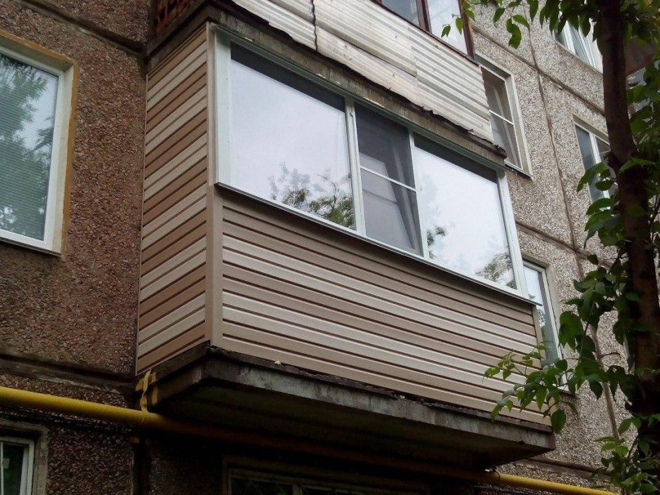 Отделка балкона снаружи