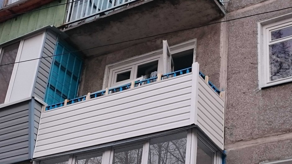 Наружный фасад на балконе