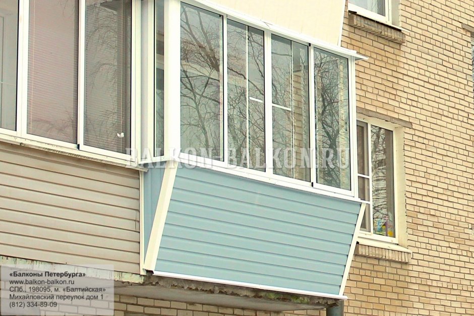 Отделка балкона сайдингом