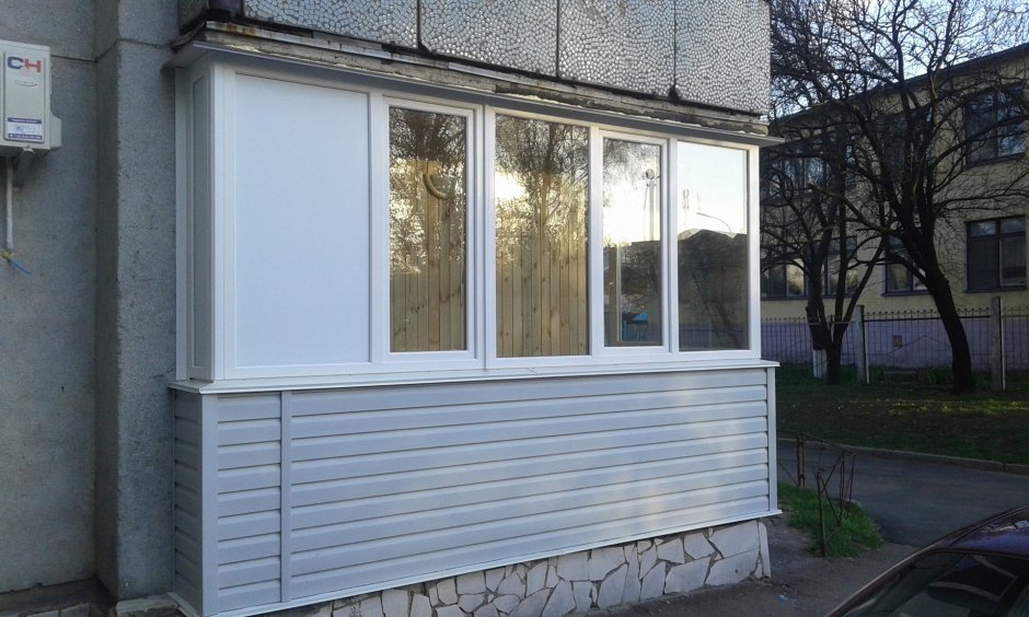 Отделка балкона сайдингом снаружи