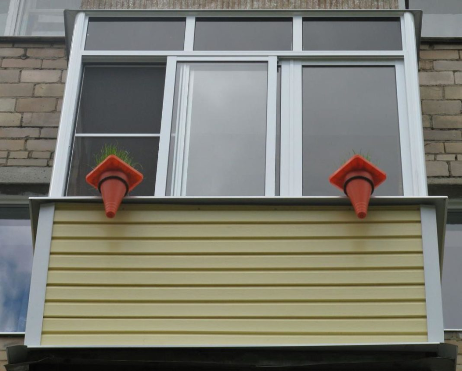 Обшить балкон сайдингом внутри