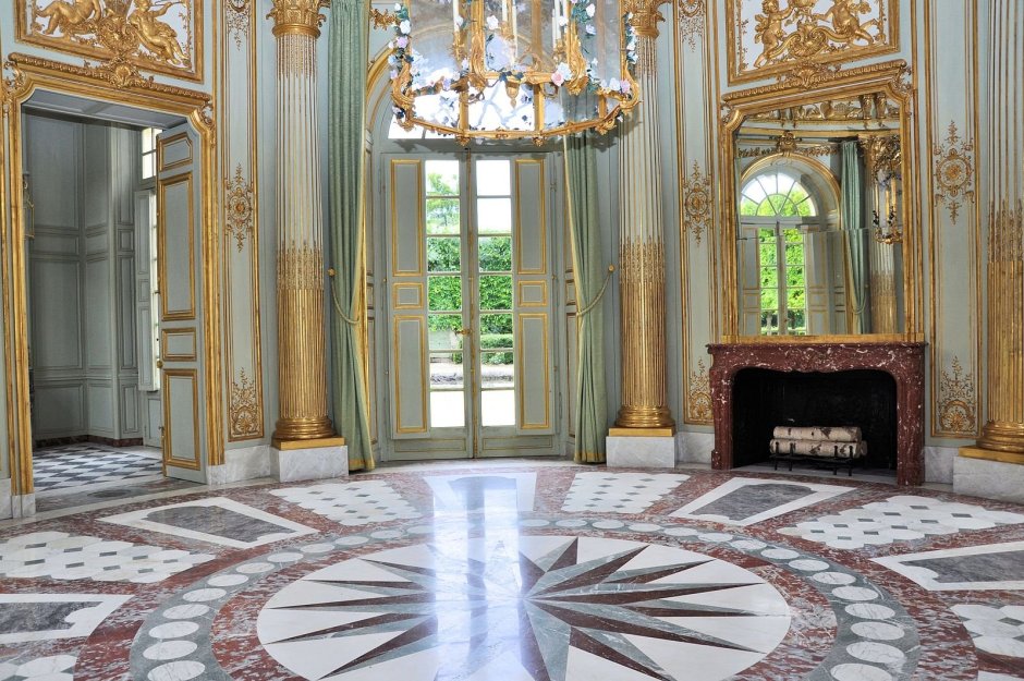 Дворец малый Трианон в Версале интерьер