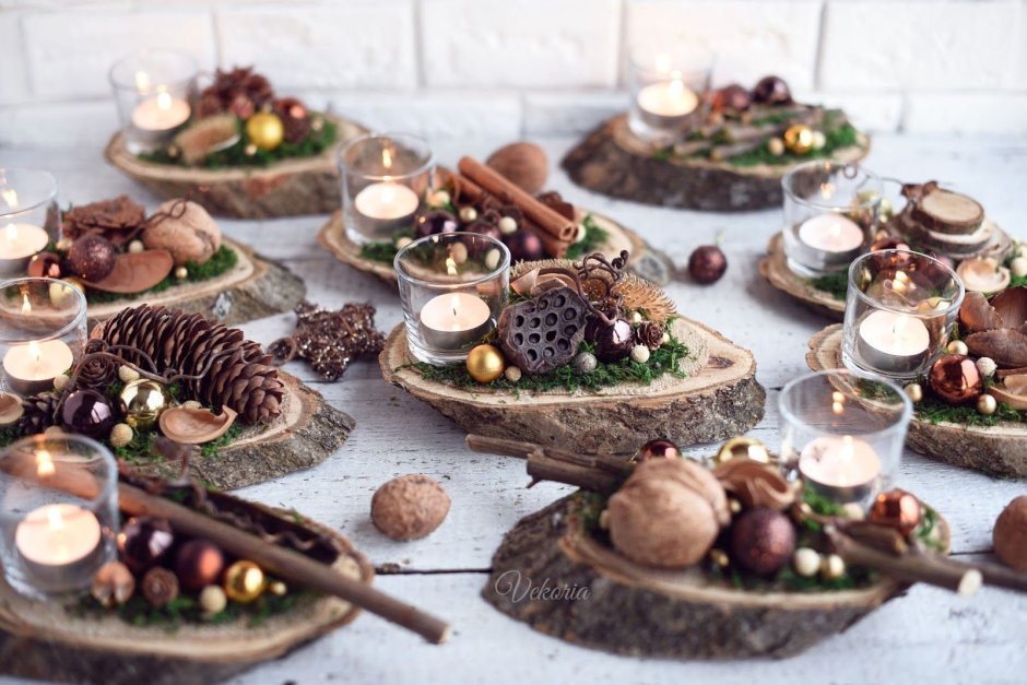 Новогодний декор на спиле дерева на стол