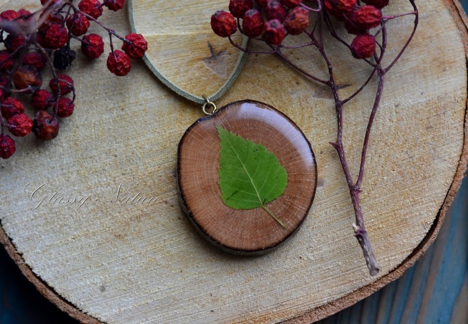 Украшения из спилов дерева