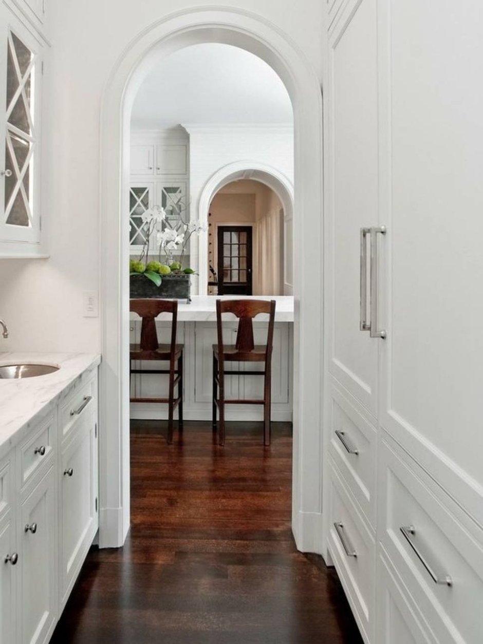 Коридор переходящий в кухню