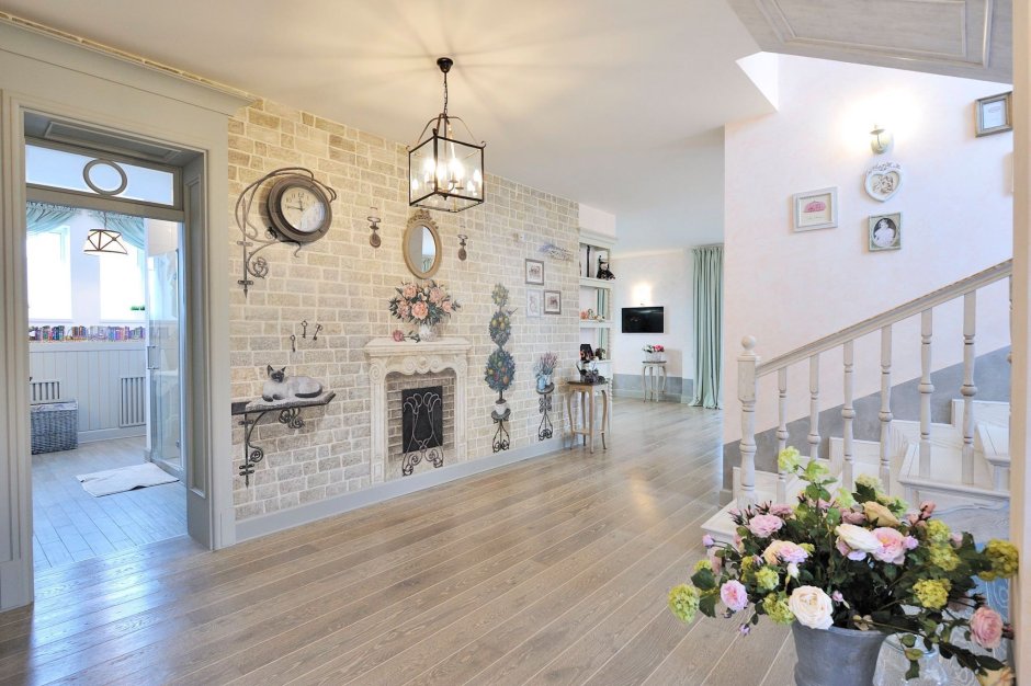 Прихожая переходящая в кухню