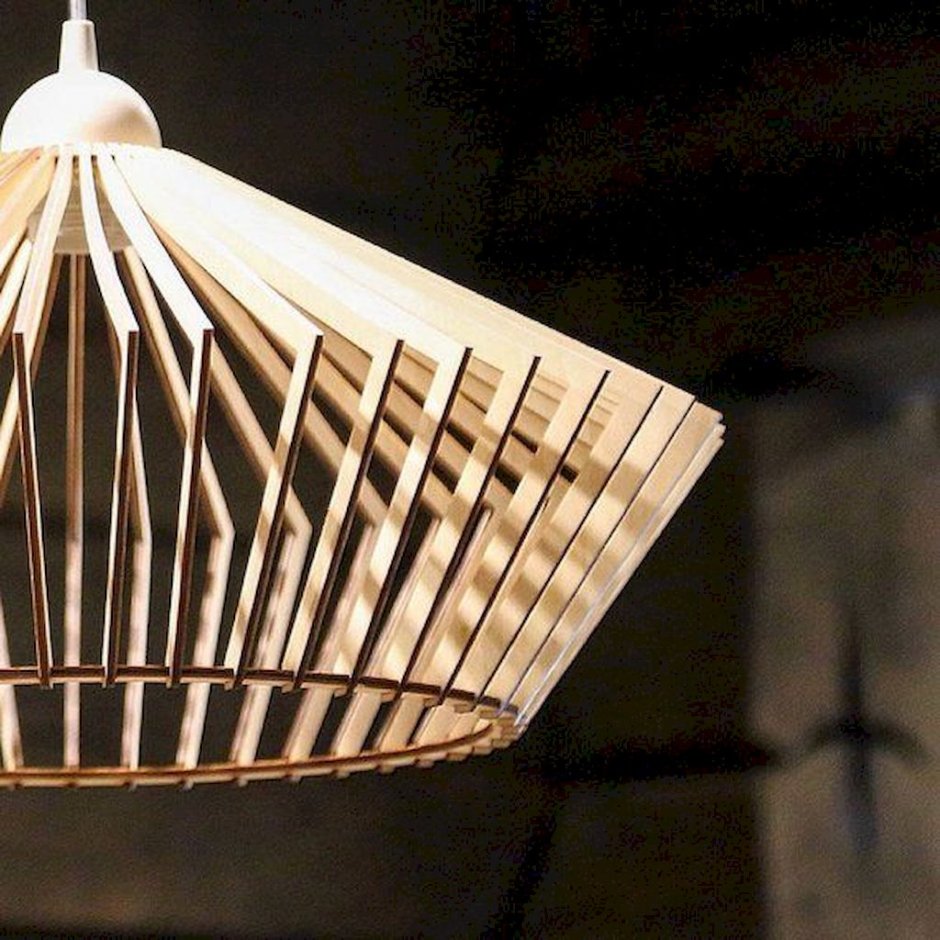 Светильник с деревянным абажуром