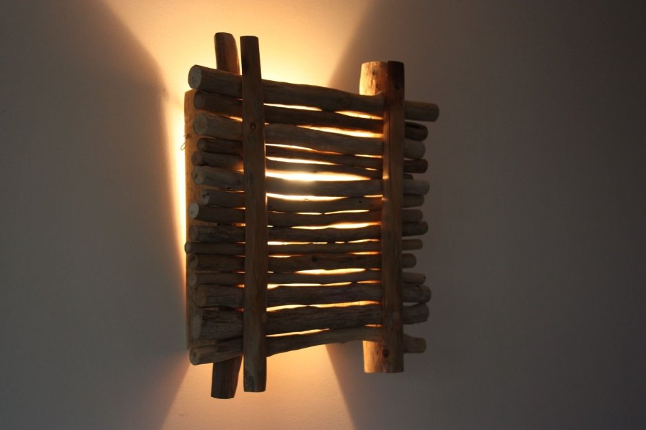 Светильник настенный из реек