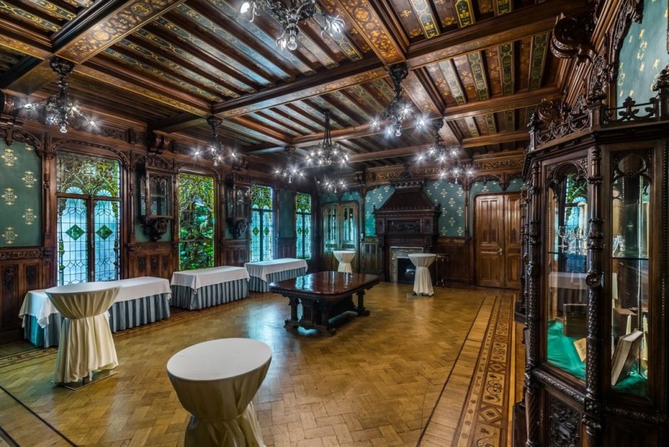 Дворец Купцов Елисеевых