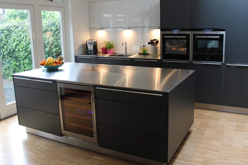 Холодильник под бетон