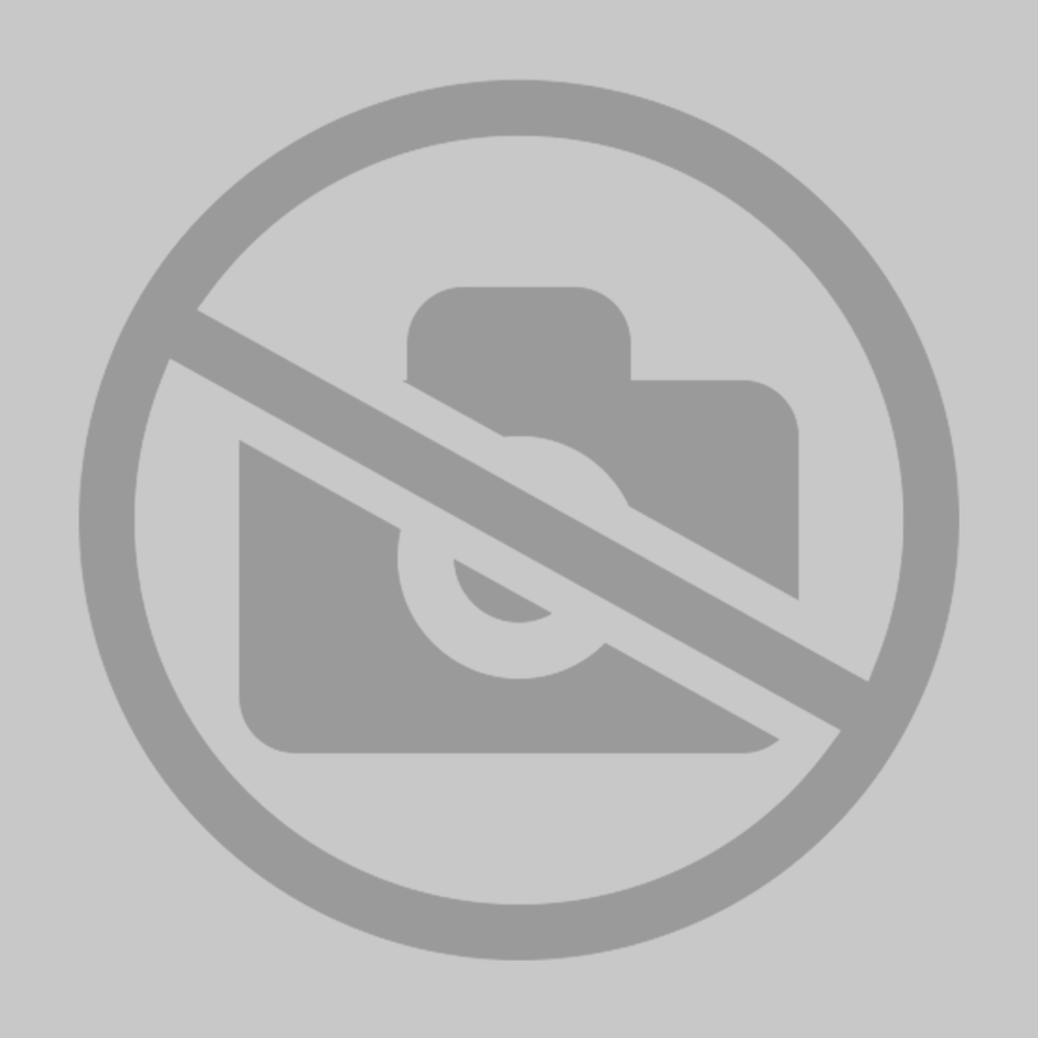 Старый холодильник на кухне