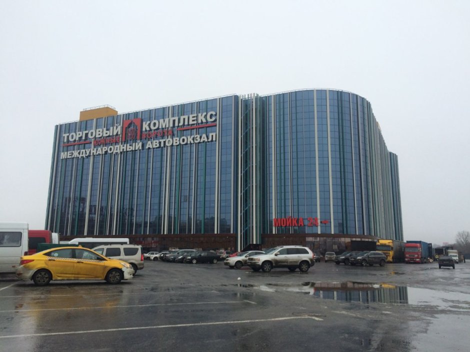 Южные ворота 19км МКАД торговый комплекс