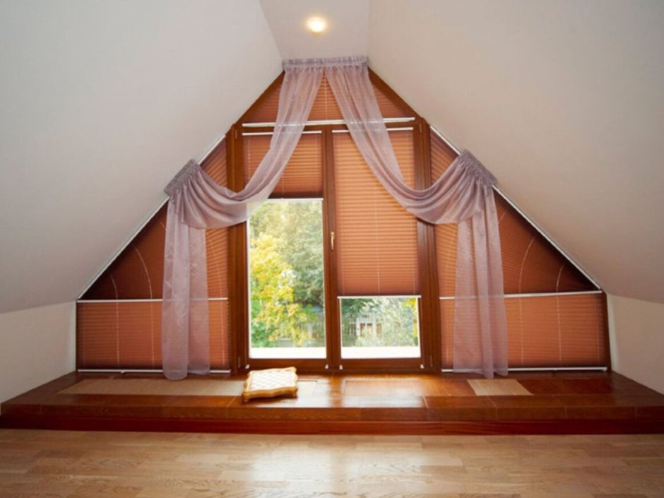 Перемычка треугольного окна